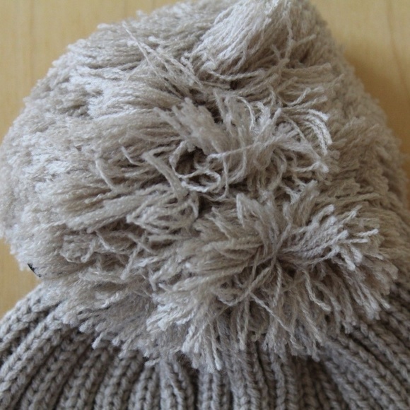 CALVIN KLEIN Knit Pom Pom Beanie Hat - Picture 2 of 3